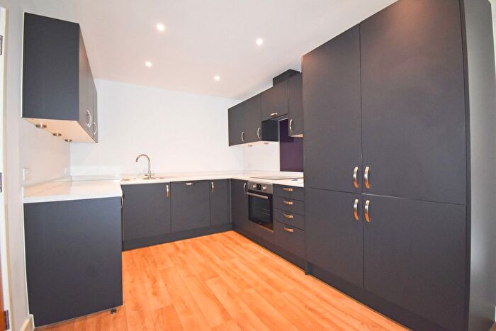 1 Bedroom Flat To Rent In Green Lane, Shepperton, TW17