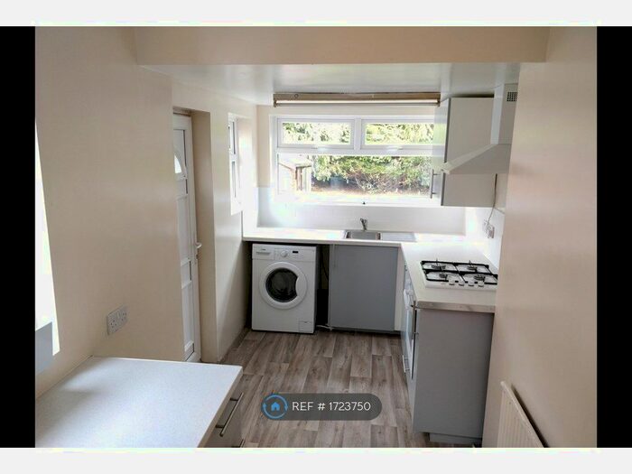 3 Bedroom Semi-Detached House To Rent In Mornington Crescent, Manchester, M14