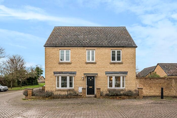 4 Bedroom Link Detached House To Rent In Baldwin Mews, Carterton, OX18