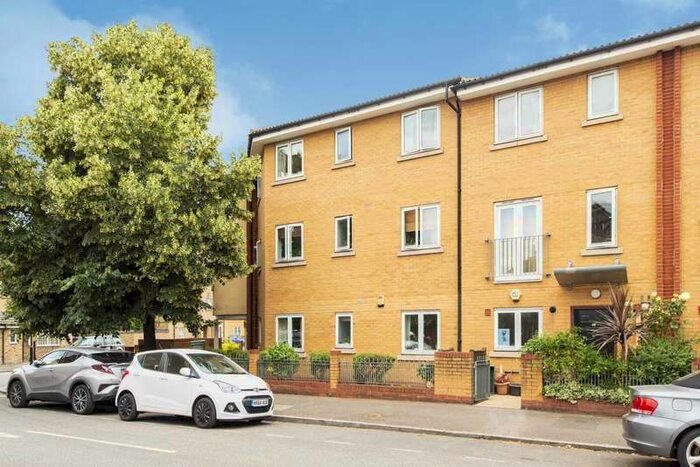 2 Bedroom Apartment To Rent In Prince Edward Road, Hackney Wick, E9