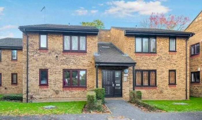 Studio To Rent In York Rise, Orpington BR6