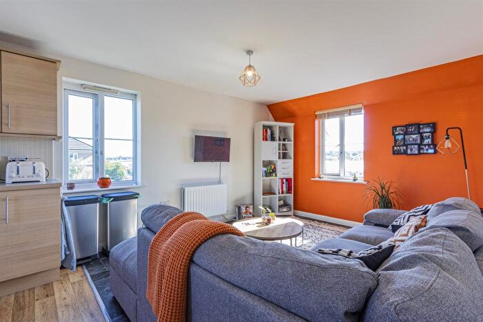 2 Bedroom Apartment To Rent In Ffordd James Mcghan, Cardiff Bay, Cardiff, CF11