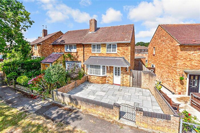 3 Bedroom Semi-detached House For Sale In Redbridge Grove, Havant, Hampshire, PO9