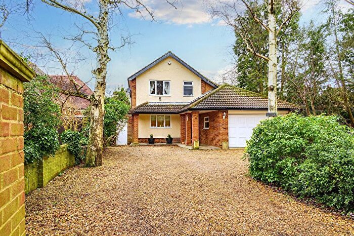 4 Bedroom Detached House For Sale In Kimbolton Road, Bedford, MK41