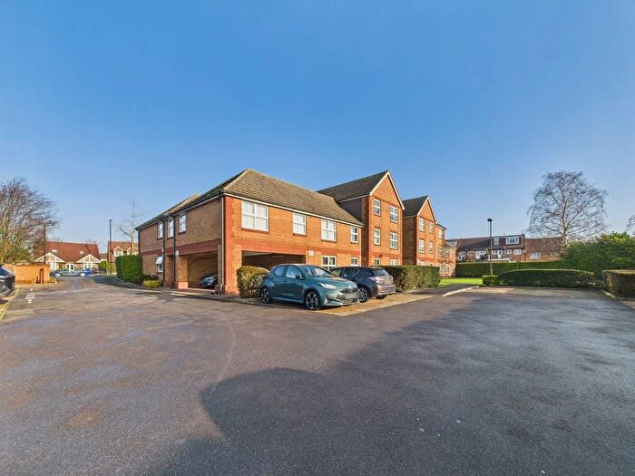 1 Bedroom Flat For Sale In Staines Road, Feltham, Greater London, TW14