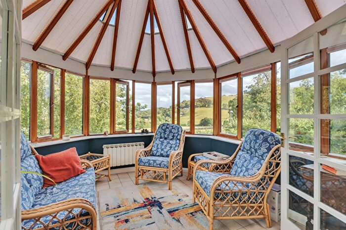 3 Bedroom Bungalow For Sale In Llwyn Y Garth, Llanfyllin, SY22 - Photo 3