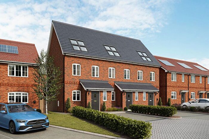 3 Bedroom Semi-Detached House For Sale In Wigston Road, Coventry, CV2