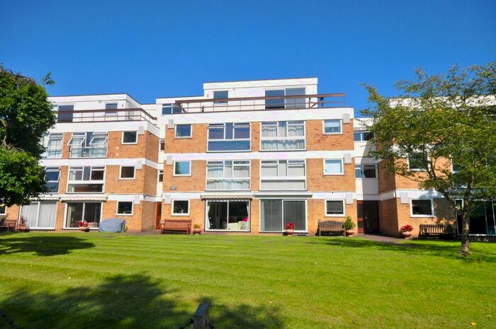 2 Bedroom Flat To Rent In Duncombe Court, Thames Side, Staines Upon Thames, TW18