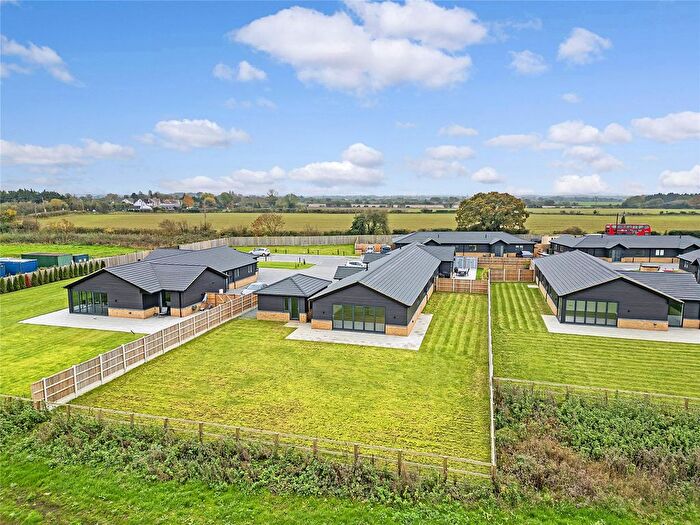 4 Bedroom Bungalow For Sale In Greyhound Grove, Upminster, RM14