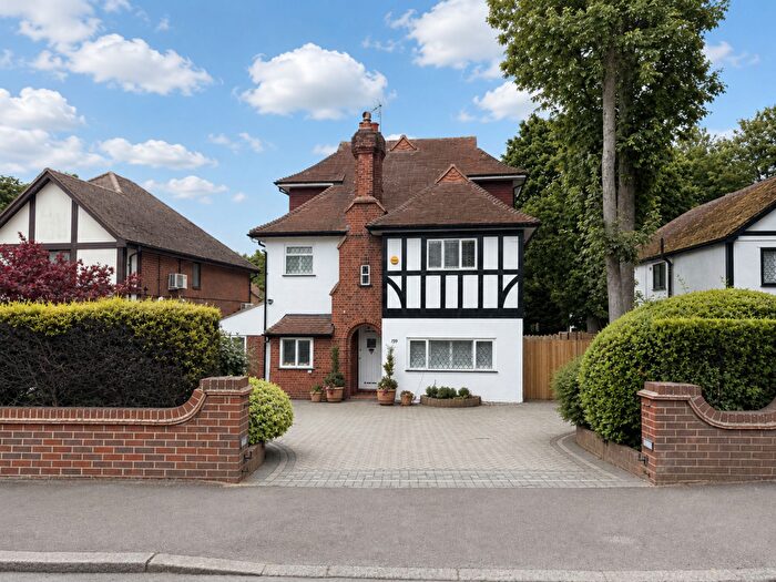 4 Bedroom Detached House For Sale In Woodcote Road, Wallington, SM6