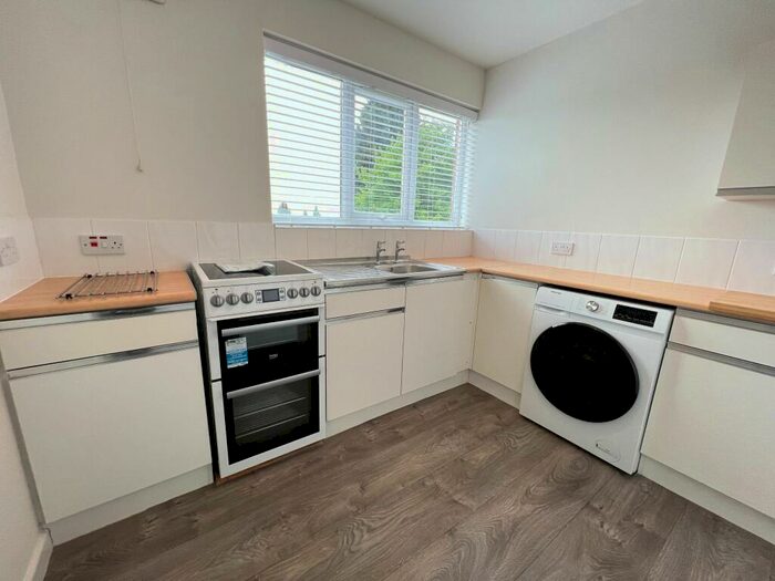 2 Bedroom Apartment To Rent In Sycamore Court, Beeston, Nottingham, NG9