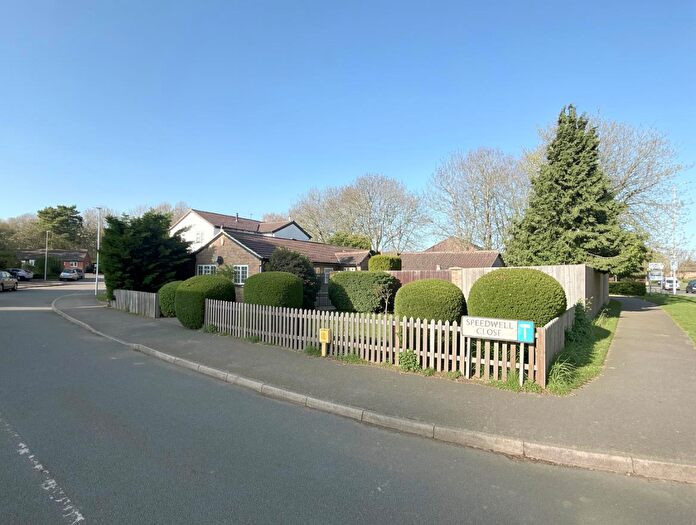 3 Bedroom Detached Bungalow For Sale In Speedwell Close, Luton, LU3
