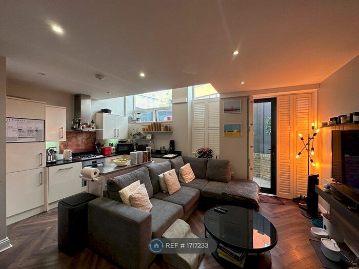 2 Bedroom Flat To Rent In Burston Rd, London, SW15