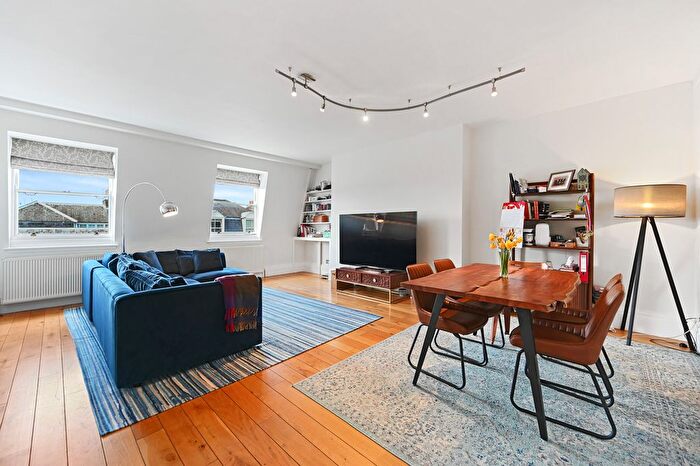 3 Bedroom Flat To Rent In Harley Street, London, W1G