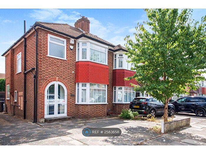 3 Bedroom Semi-Detached House To Rent In Amberley Road, Enfield, EN1