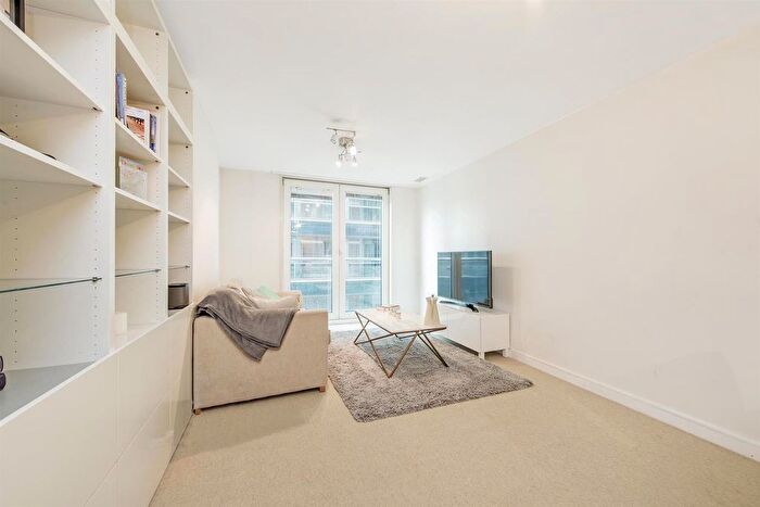 1 Bedroom Flat To Rent In Salamanca Place, Nine Elms, London, SE1