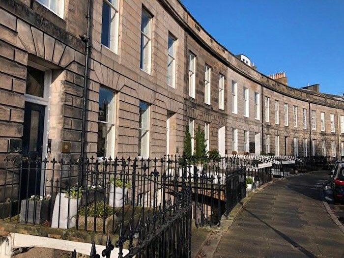 3 Bedroom Flat To Rent In Claremont Crescent, New Town, Edinburgh, EH7