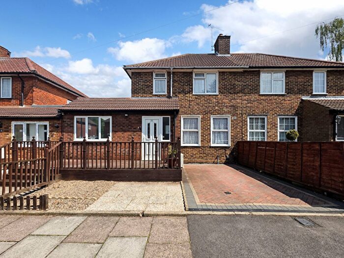 4 Bedroom Semi-detached House For Sale In Harrow, HA3