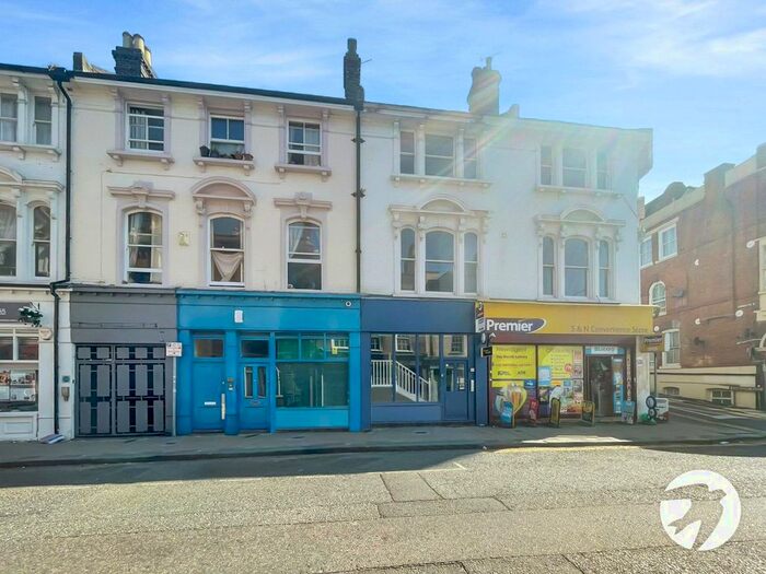 2 Bedroom Flat To Rent In High Street, Chatham, Kent, ME4