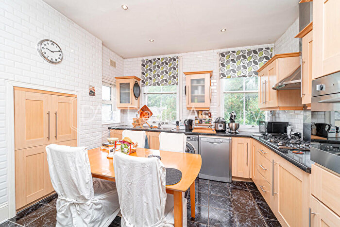 2 Bedroom Flat To Rent In Birkbeck Mansions, Birkbeck Road, London, N8