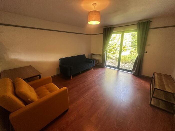 1 Bedroom Semi-Detached House To Rent In Chime Bank, Manchester, M8