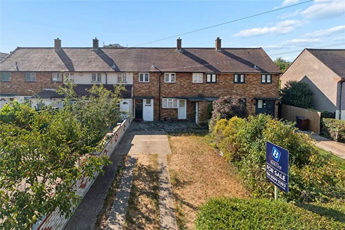 3 Bedroom Terraced House For Sale In Thatches Grove, Chadwell Heath, RM6