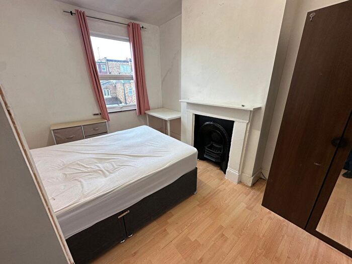 5 Bedroom Terraced House To Rent In Shepherd's Bush, London, W12