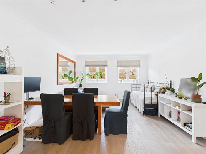 2 Bedroom Apartment To Rent In Fuller Close, Shoreditch, E2