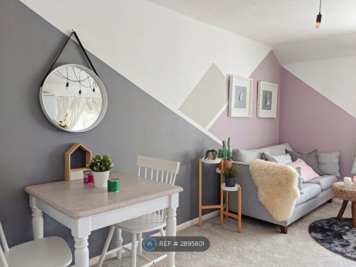 1 Bedroom Flat To Rent In Beeches Close, London, SE20