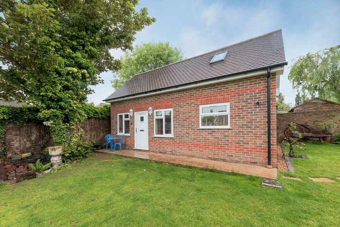 1 Bedroom Flat To Rent In Nightingale Road, Rickmansworth, WD3