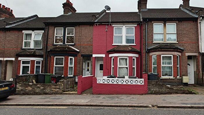 3 Bedroom Terraced House To Rent In Dallow Road, Luton, LU1