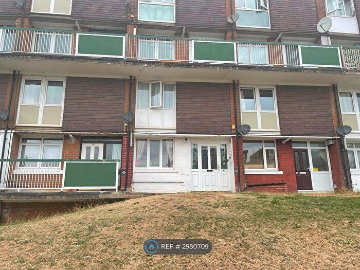 2 Bedroom Maisonette To Rent In Bowshaw View, Sheffield, S8