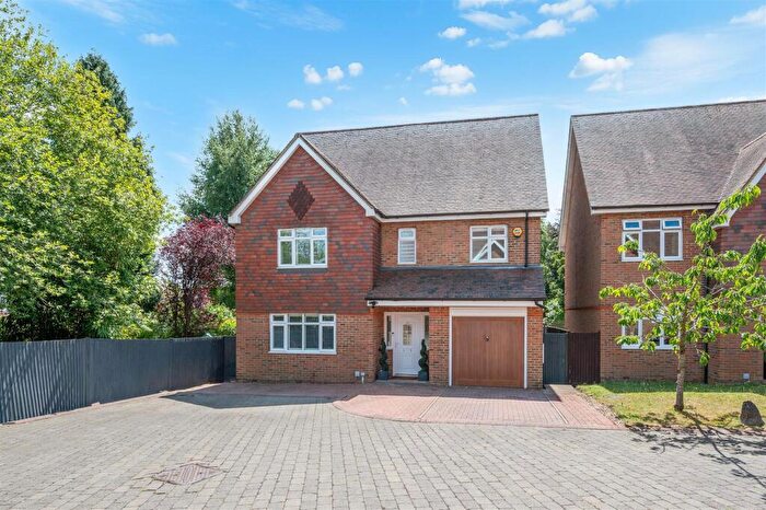 6 Bedroom Detached House For Sale In Bywood Close, Banstead, SM7