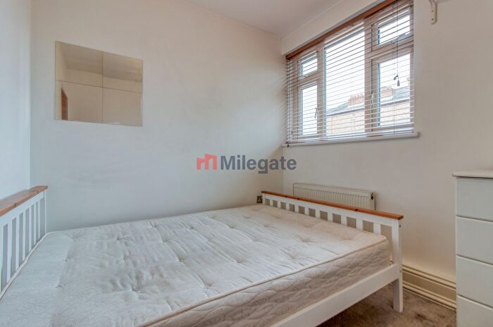 4 Bedroom Flat To Rent In Jebb Avenue, London, SW2