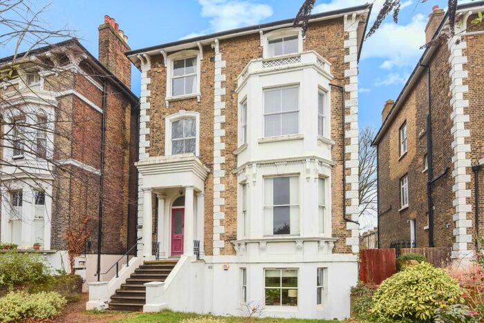 3 Bedroom Flat To Rent In Vanbrugh Park, London, SE3