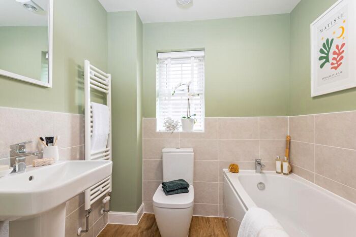 4 Bedroom Detached House For Sale In Water Lane, BN16
