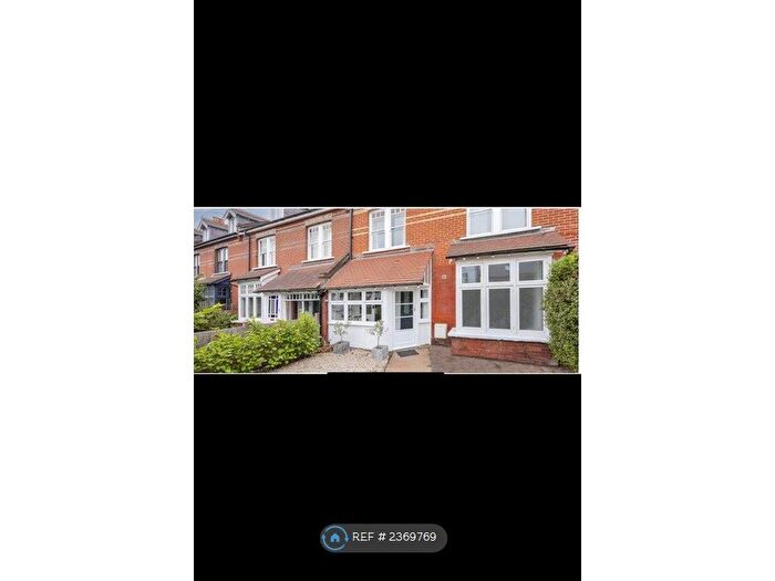 2 Bedroom Flat To Rent In Teddington, Middlesex, TW11