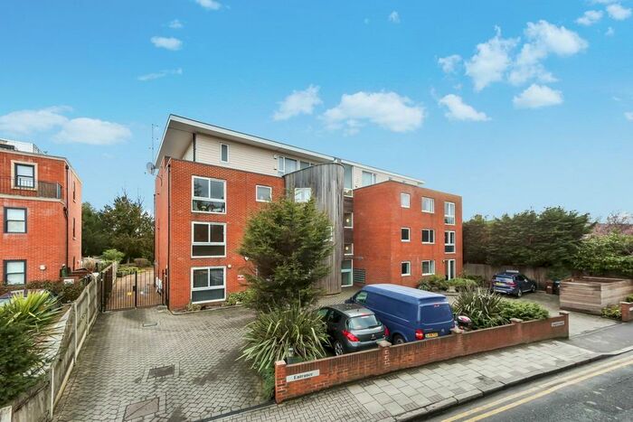 2 Bedroom Apartment To Rent In Plaistow Lane, Bromley, BR1
