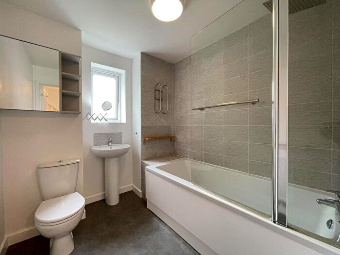 4 Bedroom Semi-Detached House To Rent In Park Grange Drive, Sheffield, S2