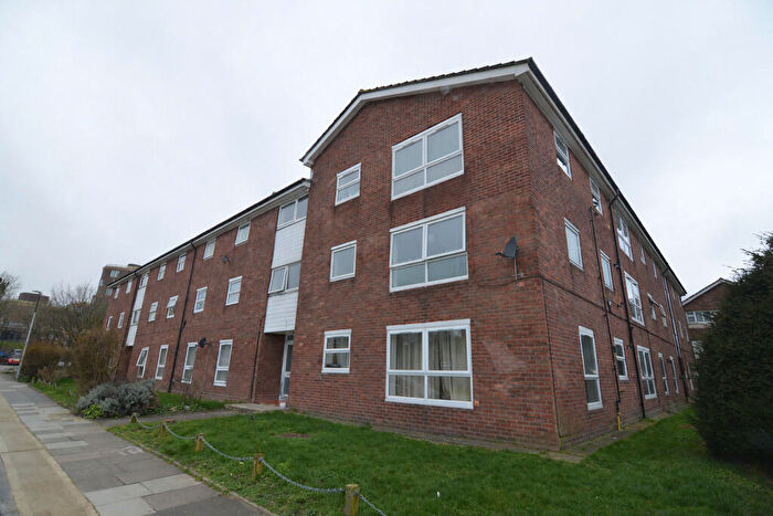 2 Bedroom Flat To Rent In Greenwood Close Sidcup, DA15