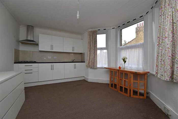 Studio To Rent In Nether Street, North Finchley, N12