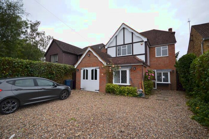 4 Bedroom Detached House To Rent In Wynnswick Road, Seer Green, Beaconsfield, HP9