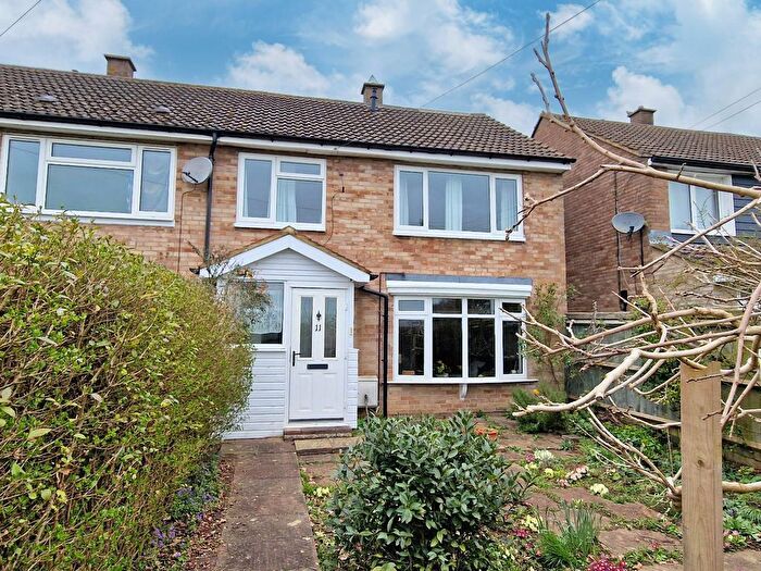 3 Bedroom Terraced House For Sale In St. Ediths Way, Bicester, OX26