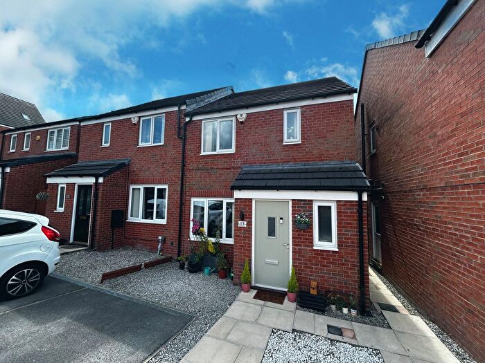 3 Bedroom Semi-Detached House For Sale In Kinross Avenue, Heywood, OL10