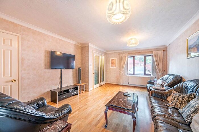 3 Bedroom Semi Detached House For Sale In Gabrielle Close, Wembley Park, Wembley, HA9