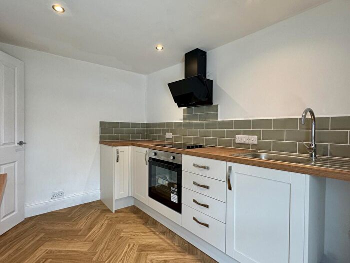 2 Bedroom Flat To Rent In Station Road, St Clears, SA33