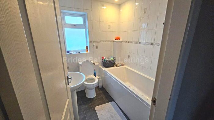 2 Bedroom End Of Terrace House To Rent In Holly Close, Horncastle, LN9