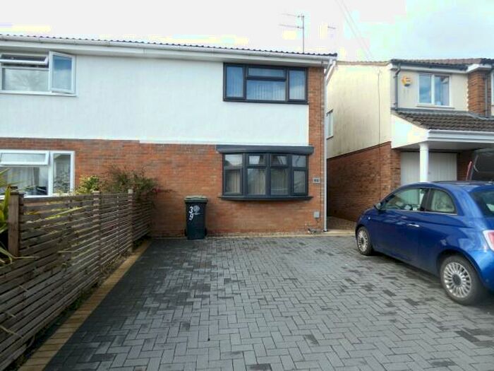 3 Bedroom Semi-Detached House To Rent In Whitefriars, Rushden, Northamptonshire, NN10