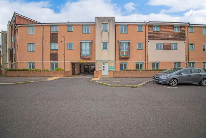 2 Bedroom Flat For Sale In Conduct Gardens, Eastleigh, SO50