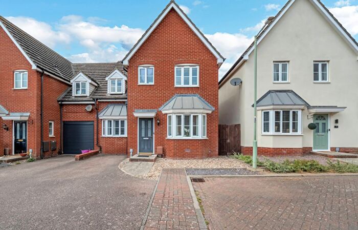 4 Bedroom Semi Detached House For Sale In Dotterel Way, Stowmarket, Suffolk, IP14